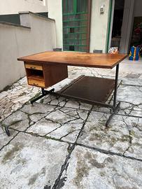 scrivania anni 70 nordica bel tenuta