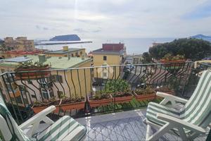 4 LOCALI A NAPOLI