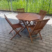 Tavolo e sedie da giardino