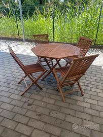 Tavolo e sedie da giardino