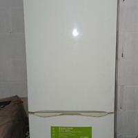 Vari elettrodomestici lavatrice frigo cucina a gas