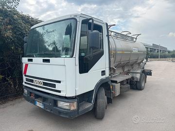 Iveco Eurocargo 100E15 con cisterna Latte