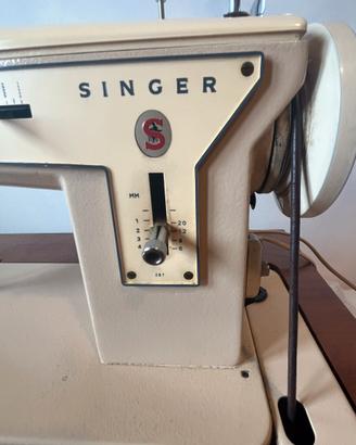 Macchina da cucire Singer anni ‘70