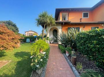 VILLA A SCHIERA A CASTENEDOLO