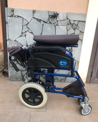 Sedia a rotelle Agilla Transit blu e nera