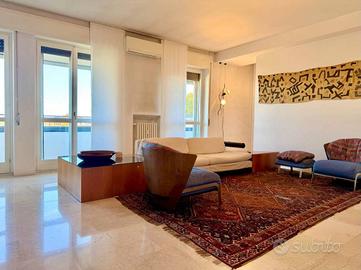 Appartamento di 185 m² con 5 locali e box auto a C