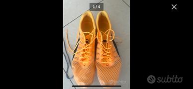 Scarpe da corsa con tacchetti