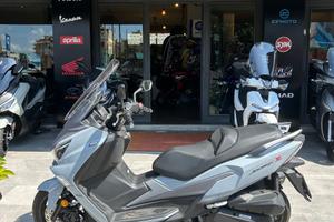 Sym Joymax Z 300 da vetrina