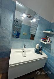 Mobile bagno e specchio