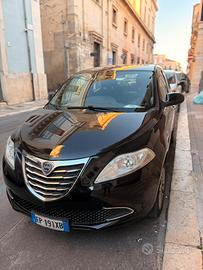 Lancia y anno 2013 benzina metano 0.90