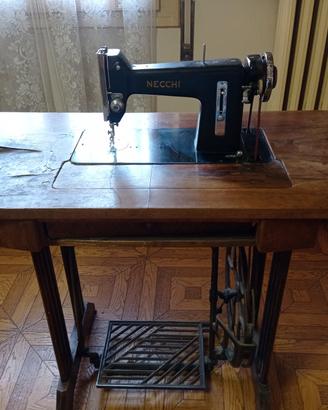 macchina da cucire Necchi BF vintage 