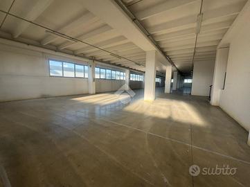 MAGAZZINO A PESCANTINA