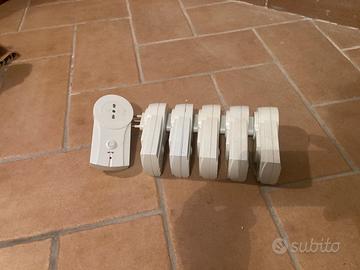 8 Prese elettriche radiocomandate 2 telecomandi