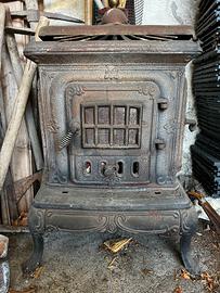 Stufa a legna in ghisa stile antico – Funzionante