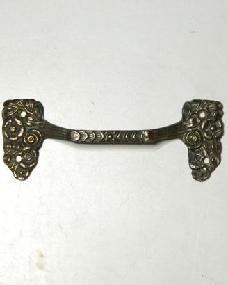Maniglia in ottone per mobili d’epoca