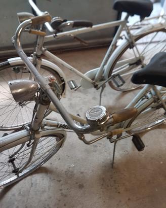  2 biciclette donna uomo donna anni 80