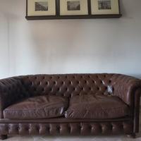divano Chesterfield in pelle vera. marrone scuro 