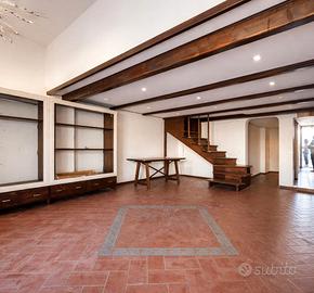 Esclusivo locale commerciale