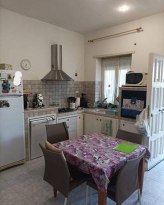 Villa di 180 m² con più di 5 locali a Terracina