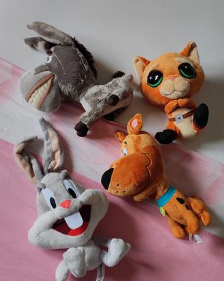 Set 4 peluches cartoons 