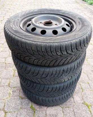 Cerchi in acciaio da 13" con gomme invernali usate