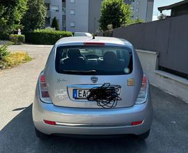 Lancia y