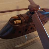 Elicottero in legno, modello giocattolo