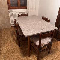 Tavolo con sedie