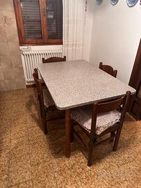 Tavolo con sedie