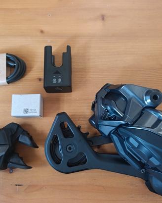 Shimano XT Di2 M8250 Nuovo elettronico