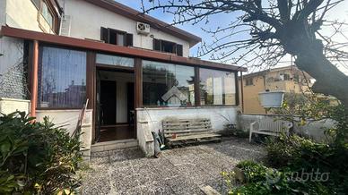 PORZIONE DI BIFAMILIARE A LADISPOLI
