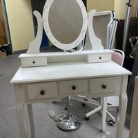 Toeletta-postazione-scrivania trucco