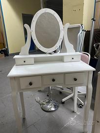 Toeletta-postazione-scrivania trucco