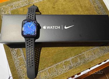 Apple Watch Nike Series 7 Alluminio 45 mm Cellular