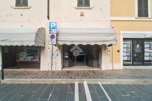 NEGOZIO A VEROLANUOVA