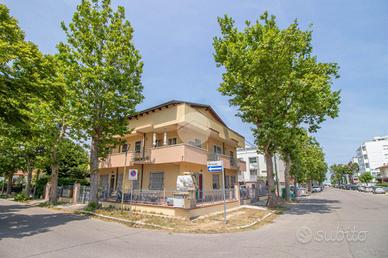 4 LOCALI A CESENATICO