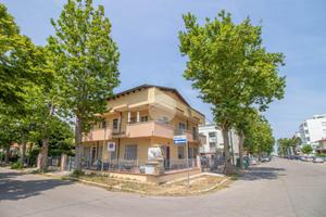 4 LOCALI A CESENATICO