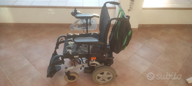 Sedia a rotelle elettrica