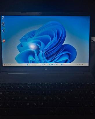 💻🔥 HP 255 G9 Ryzen 5 + SSD 256GB – Come Nuovo