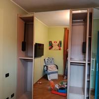 Armadio con anta e angolo a specchio