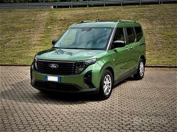Ford Tourneo Courier 1.0 EcoBoost Titanium