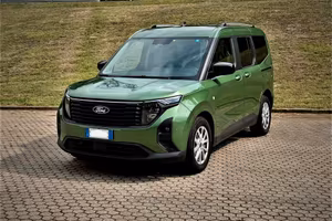Ford Tourneo Courier 1.0 EcoBoost Titanium