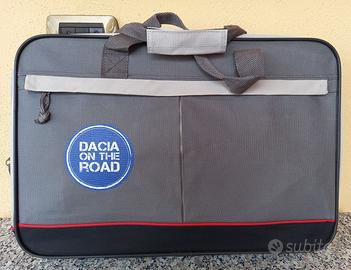 Dacia set da viaggio o tempo libero 4 pezzi gadget