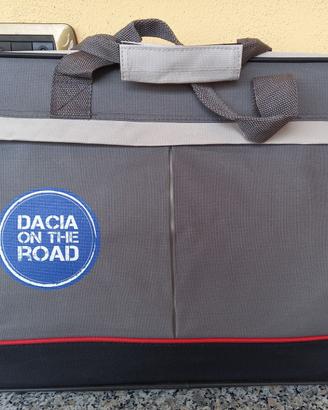 Dacia set da viaggio o tempo libero 4 pezzi gadget
