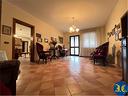 casa-indipendente-di-ampie-metrature-con-corte-pri