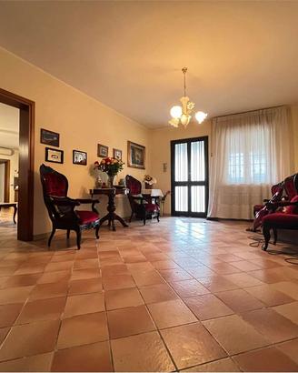 CASA INDIPENDENTE DI AMPIE METRATURE CON CORTE PRI