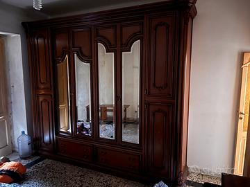 Armadio antiquariato con specchio