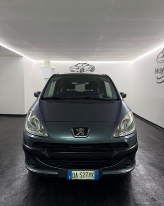 Peugeot 1007 (anno 2006)