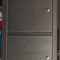 Libreria marrone-nero