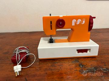 Macchina per Cucire d'epoca in plastica